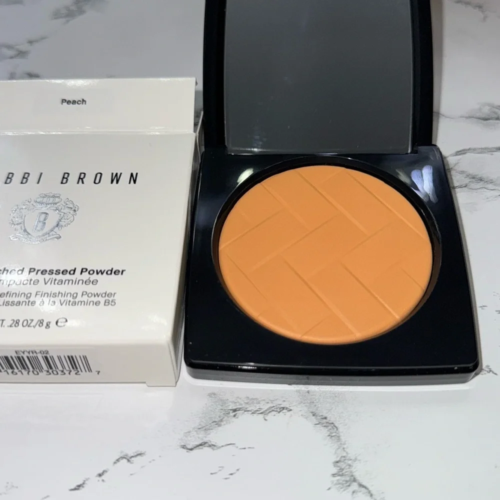 NWT Bobbi Brown vitamin enriched press powder: Peach Never used Still in box